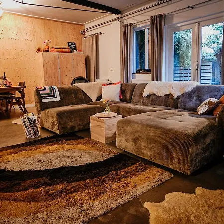 Apartment Hut 16 Bed, & Prive Wellness