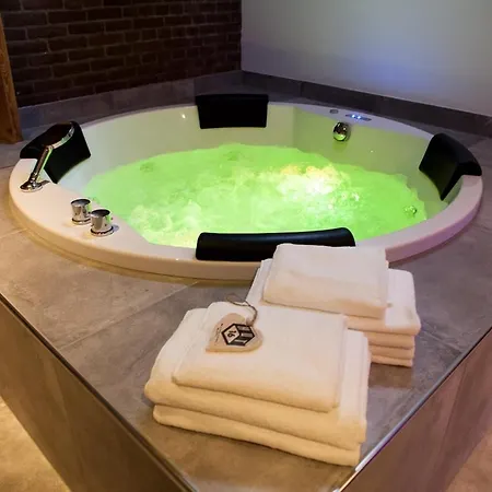 Hut 16 Bed, & Prive Wellness Apartment *
