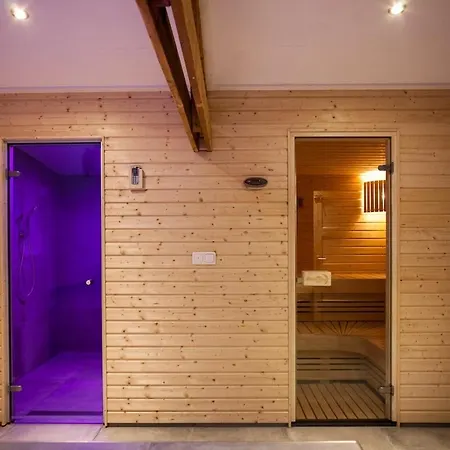 Apartment Hut 16 Bed, & Prive Wellness *