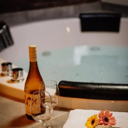 Hut 16 Bed, & Prive Wellness Apartment *