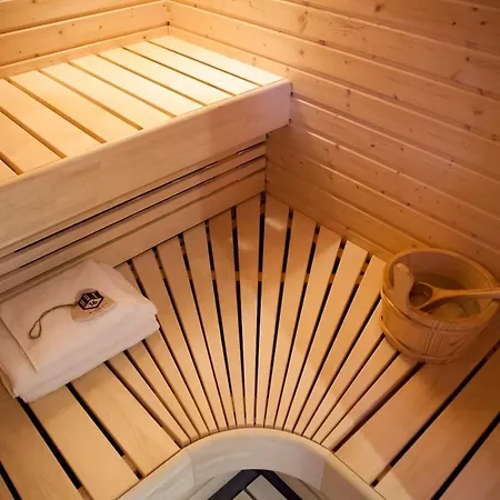 Hut 16 Bed, & Prive Wellness Apartment *