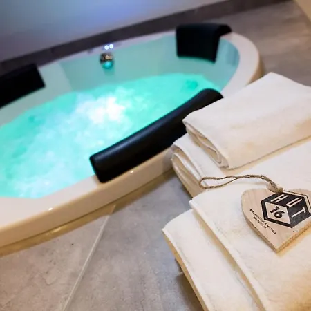 Apartment Hut 16 Bed, & Prive Wellness *