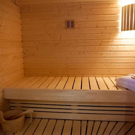 Hut 16 Bed, & Prive Wellness Apartment *